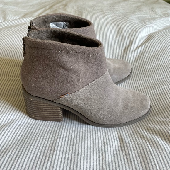 Toms Lacy Booties - Picture 2 of 4